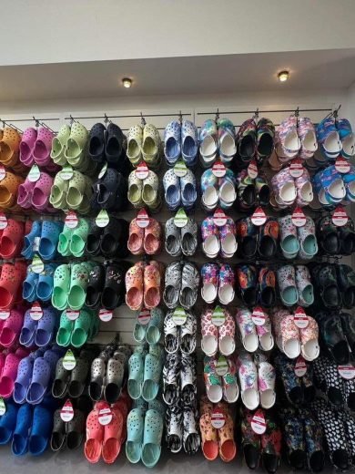https://uptownliquidation.com/product/crocs-sandals-pallet/